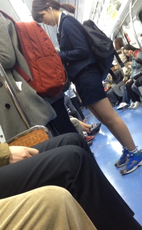 지하철 이어폰 여자애(원본)