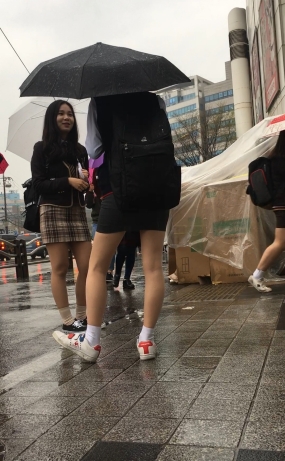 비오는날 학생들(원본)