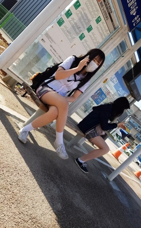 버정 통화하는애 화장하는애