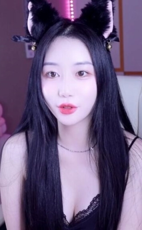 22일 저녁에 자게에서 핫했던 방송꺼진줄알고 옷벗는 신입