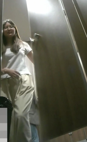 Voyeur25011802