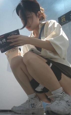 Voyeur25061302